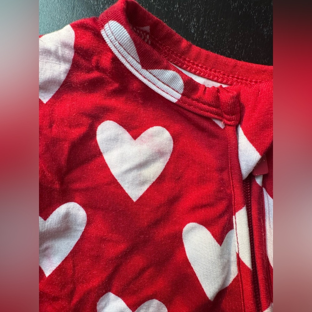 Bums & Roses Red Hearts Footie - Picture 4 of 7